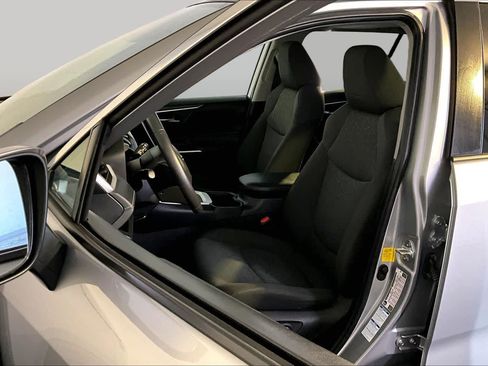 Used 2022 Toyota RAV4 XLE w/ Convenience Package AWD/4WD image 9