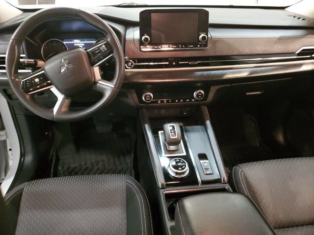 Used 2024 Mitsubishi Outlander ES AWD/4WD image 14
