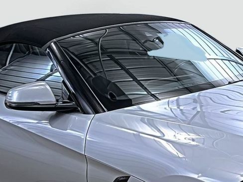 Used 2021 BMW Z4 sDrive30i w/ Convenience Package image 15