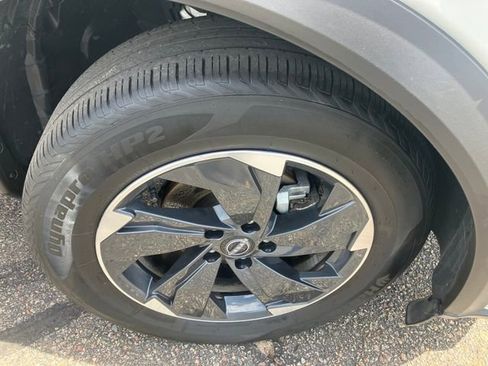 Used 2025 Nissan Rogue SV AWD/4WD image 20