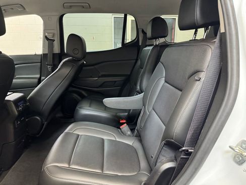 Used 2021 GMC Acadia SLT FWD image 17