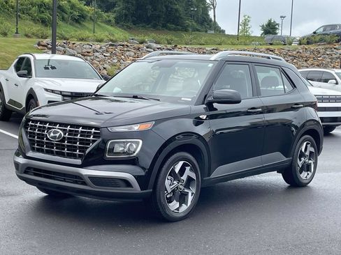 Certified 2026 Hyundai Venue SEL FWD image 7