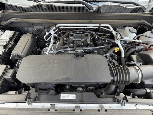 Used 2026 Chevrolet Colorado ZR2 w/ Technology Package AWD/4WD image 9