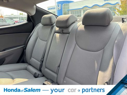 Used 2014 Hyundai Elantra Limited w/ Option Group 03 FWD image 13