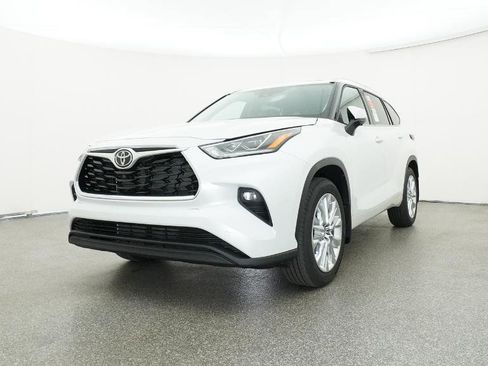 New 2026 Toyota Highlander Limited image 49