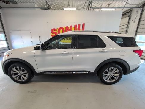 Certified 2022 Ford Explorer Limited AWD/4WD image 2
