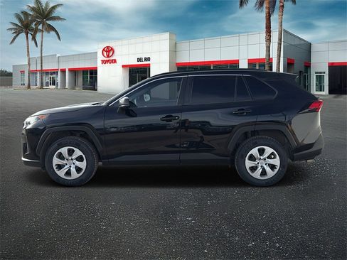 Used 2021 Toyota RAV4 LE image 5