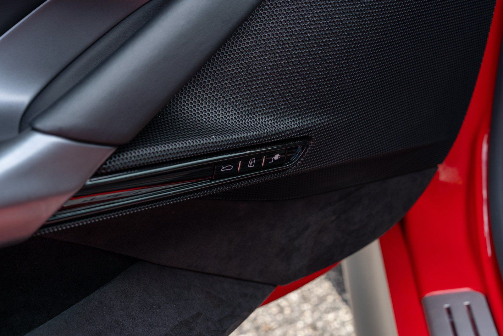 Used 2022 Ferrari SF90 Stradale AWD/4WD image 27