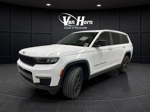 Used 2024 Jeep Grand Cherokee L Limited w/ Black Appearance Package AWD/4WD image 3