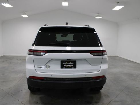 Used 2024 Jeep Grand Cherokee Altitude AWD/4WD image 8