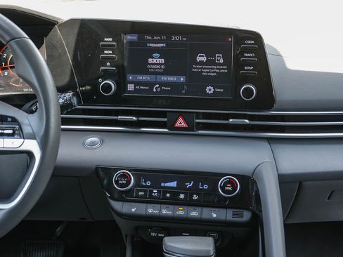 Used 2022 Hyundai Elantra SEL w/ Convenience Package FWD image 13