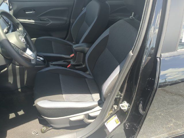 Used 2025 Nissan Versa SV w/ Trunk Package FWD image 21