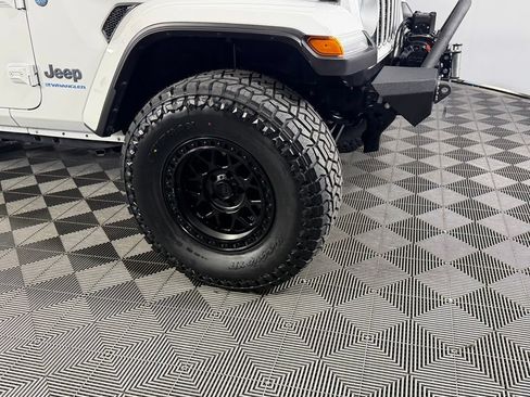 Used 2025 Jeep Wrangler Unlimited Sahara w/ Safety Group AWD/4WD image 10