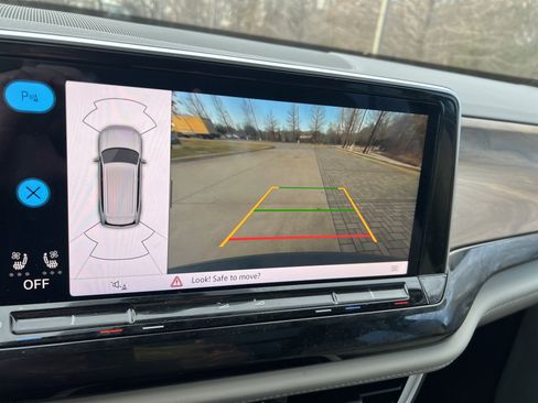 Certified 2025 Volkswagen Atlas SE w/ Panoramic Sunroof Package image 23