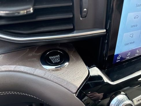 Used 2023 Ford Explorer Platinum w/ Technology Package image 22