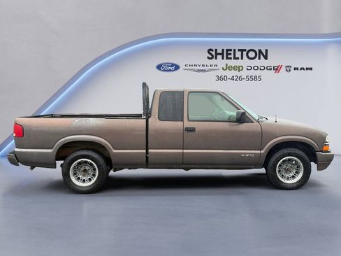 Used 1999 Chevrolet S10 Pickup LS w/ Preferred Equipment Group image 6