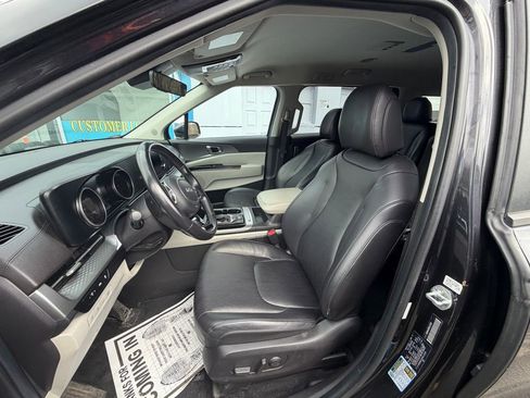 Used 2022 Kia Carnival LX image 9