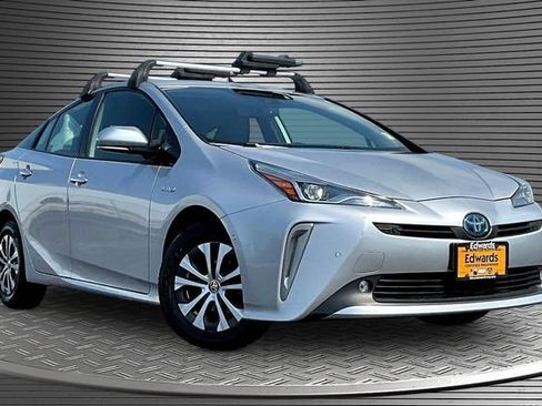 Used 2020 Toyota Prius XLE AWD/4WD image 3