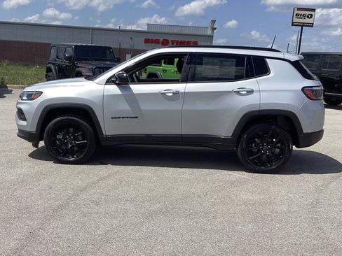 New 2026 Jeep Compass Latitude AWD/4WD image 8