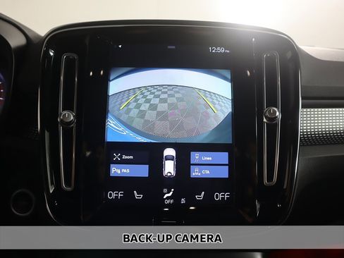 Used 2021 Volvo XC40 T5 R-Design image 6