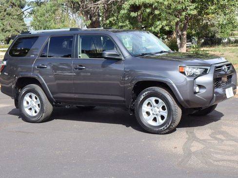 Used 2020 Toyota 4Runner SR5 image 2