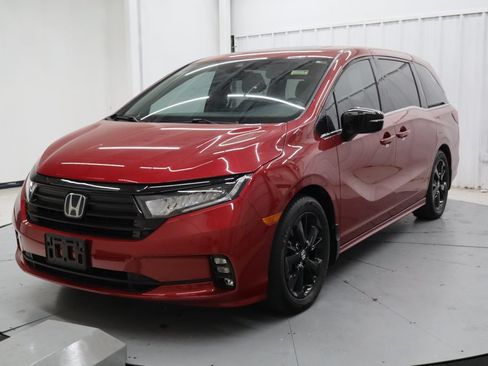 Used 2023 Honda Odyssey Sport image 7