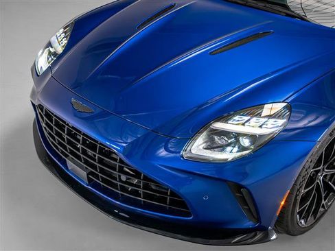 Used 2025 Aston Martin V8 Vantage Coupe image 17