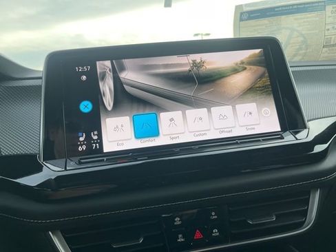 New 2026 Volkswagen Atlas Cross Sport SEL R-Line AWD/4WD image 19