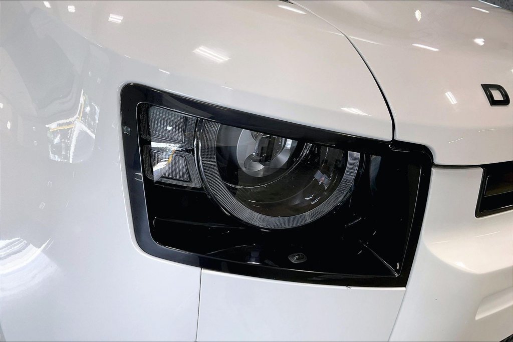 Used 2025 Land Rover Defender 110 S AWD/4WD image 33