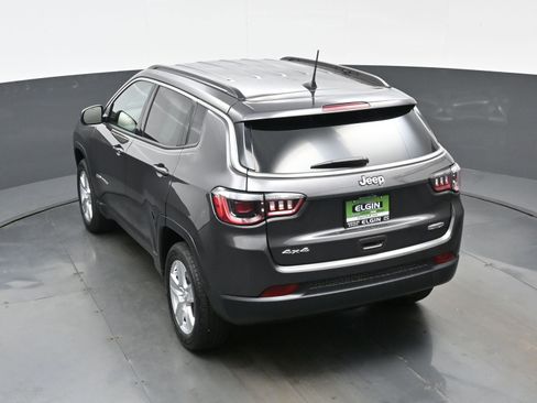 Used 2022 Jeep Compass Latitude image 32