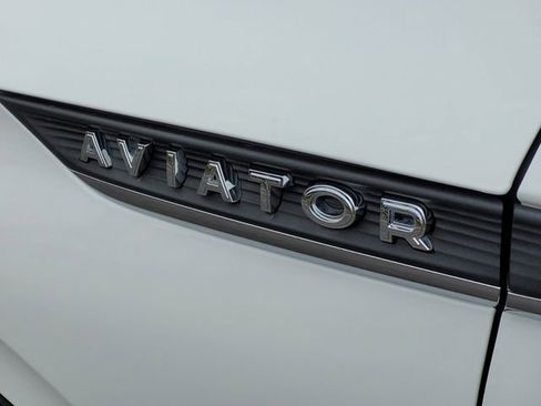 Used 2022 Lincoln Aviator AWD w/ Class IV Trailer Tow Package image 9