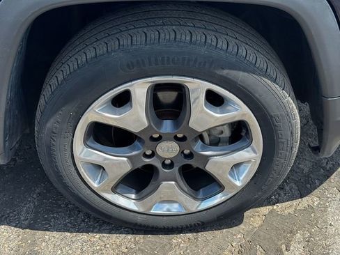 Used 2019 Jeep Compass Limited AWD/4WD image 9