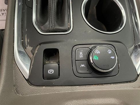Used 2018 Chevrolet Traverse Premier AWD/4WD image 17