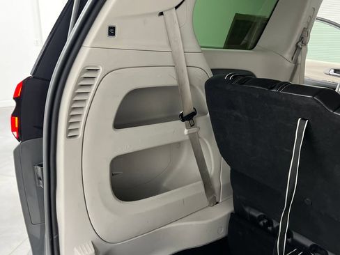 Used 2023 Chrysler Pacifica Touring-L FWD image 47