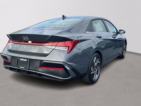 Certified 2024 Hyundai Elantra Limited image 7