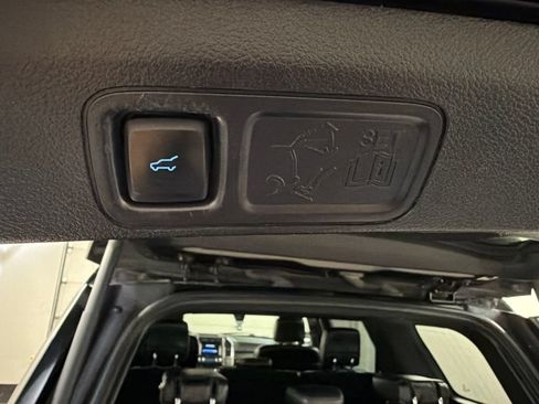 Used 2019 Ford Expedition XLT w/ Equipment Group 202A AWD/4WD image 38