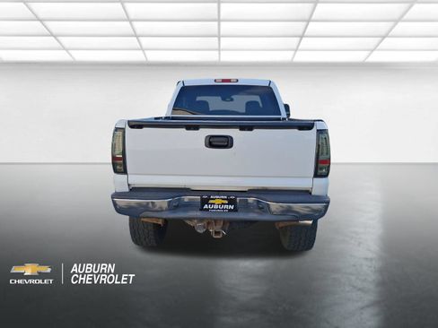 Used 2005 Chevrolet Silverado 2500 LT w/ Heavy-Duty Power Package AWD/4WD image 4