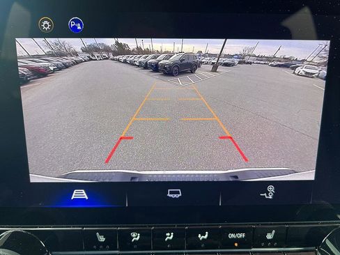 Used 2024 Chevrolet Colorado LT w/ LT Convenience Package III image 15