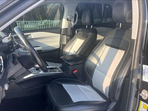 Used 2022 Ford Explorer XLT w/ Equipment Group 202A image 27
