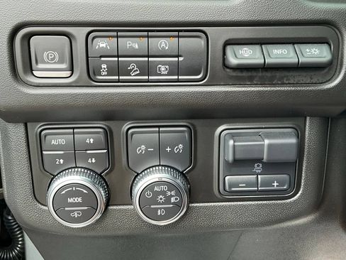 Used 2023 GMC Yukon XL AT4 w/ AT4 Premium Plus Package AWD/4WD image 33