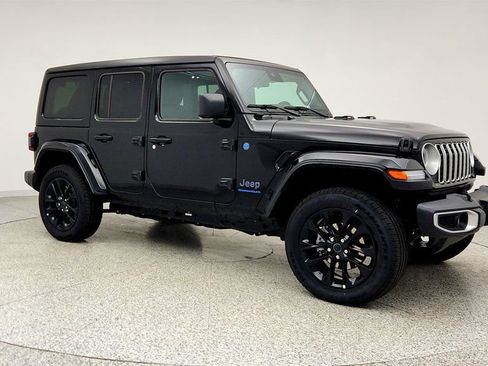 Used 2025 Jeep Wrangler Unlimited Sahara w/ Safety Group image 3