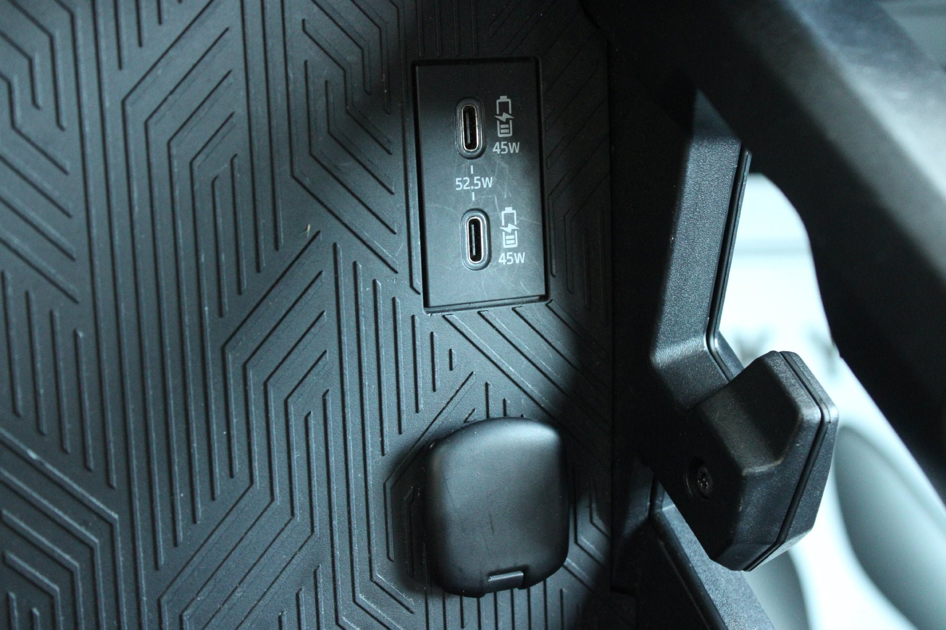 Used 2025 Toyota Tacoma SR5 AWD/4WD image 38