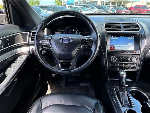 Used 2017 Ford Explorer XLT w/ Equipment Group 202A FWD image 8