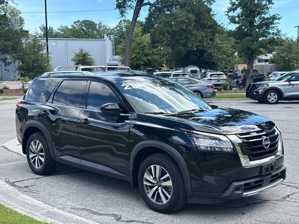 Used 2023 Nissan Pathfinder SL AWD/4WD image 7