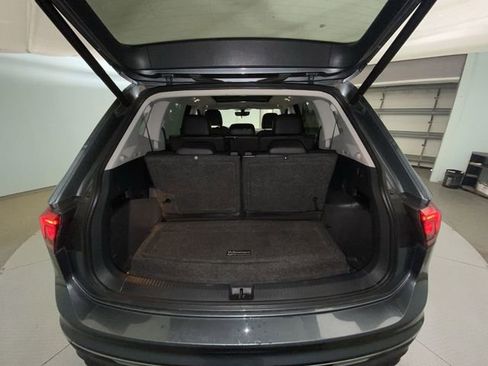 Used 2018 Volkswagen Tiguan SEL AWD/4WD image 25