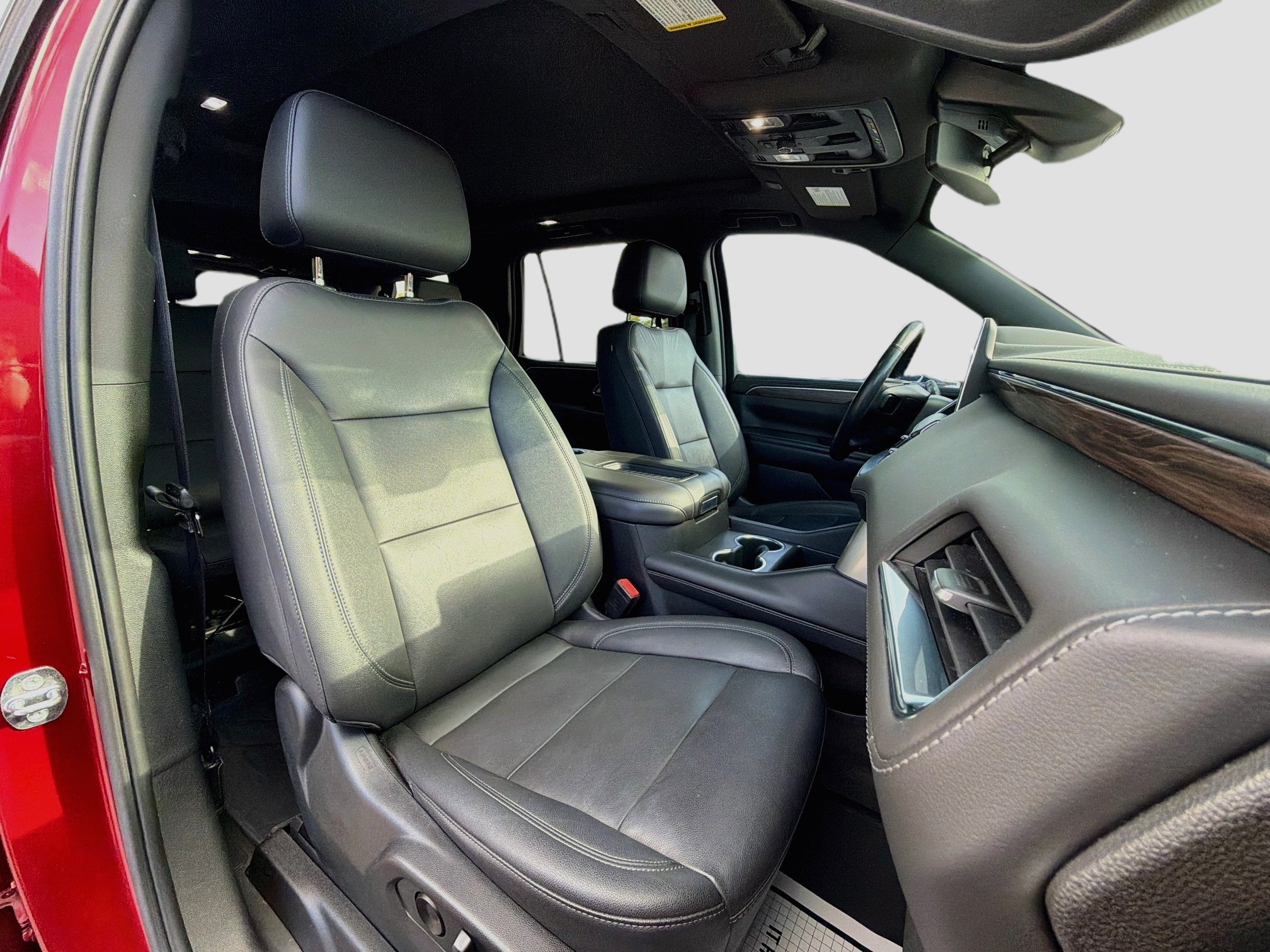 Used 2022 Chevrolet Tahoe Z71 w/ Luxury Package AWD/4WD image 16