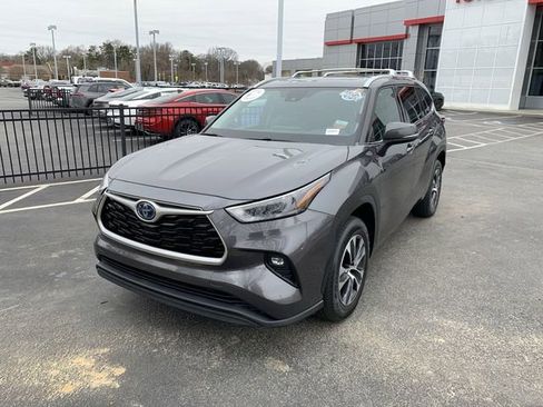 Used 2022 Toyota Highlander XLE image 4