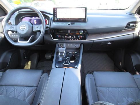 Used 2024 Nissan Rogue Platinum w/ Platinum Premium Package AWD/4WD image 12