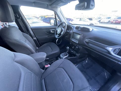 Used 2018 Jeep Renegade Latitude w/ Safety & Security Group image 14