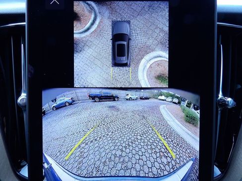 New 2026 Volvo XC60 B5 Plus w/ Protection Package Premier image 21